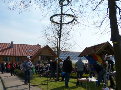 1.Mai-Maibaumaufstellen in Dollbergen - 