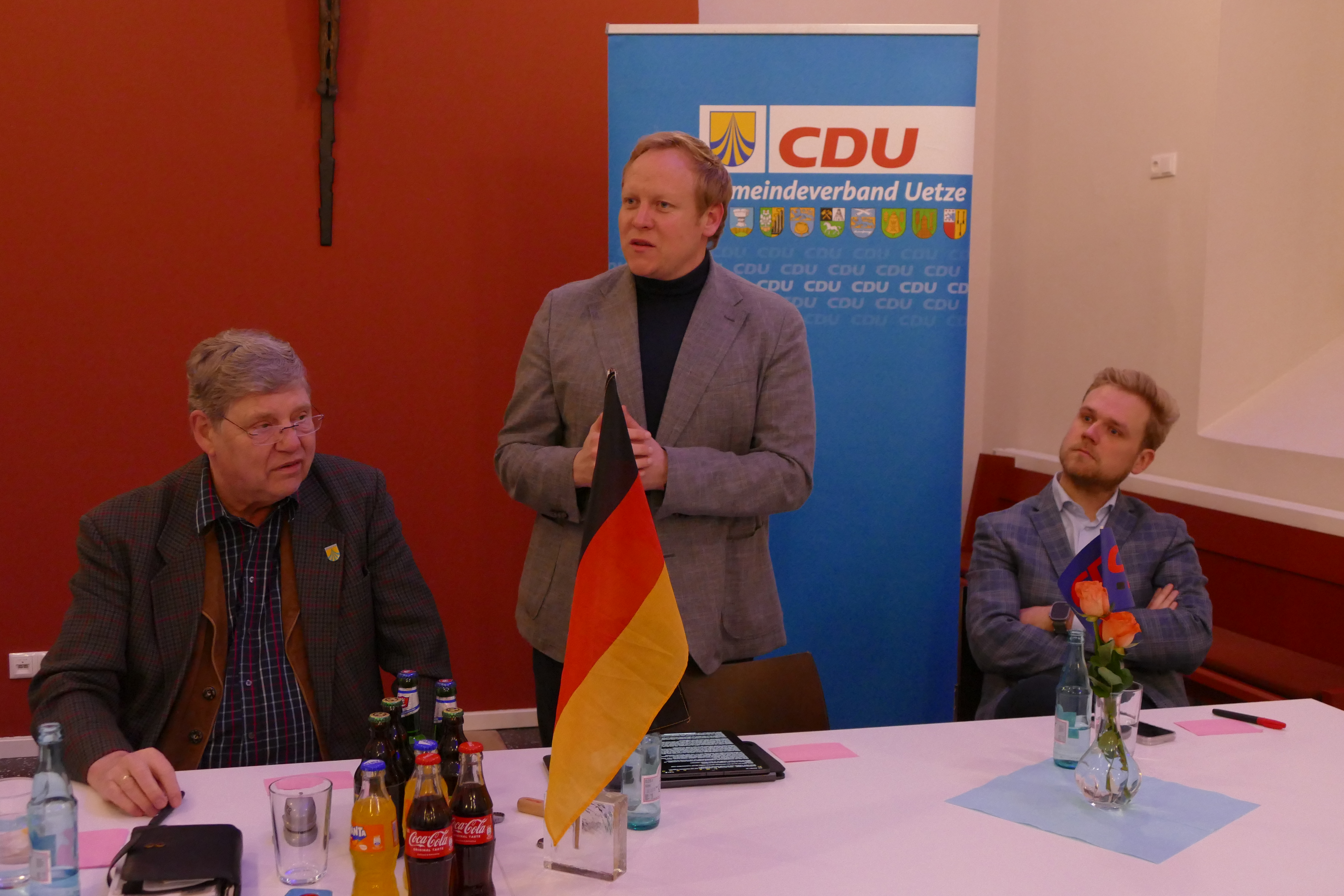 Tilman Kuban stellt das CDU-Wahlkampfprogramm fr den 23.02.2025 vor. Von links Dirk Rentz, Tilman Kuban, Florian Bury